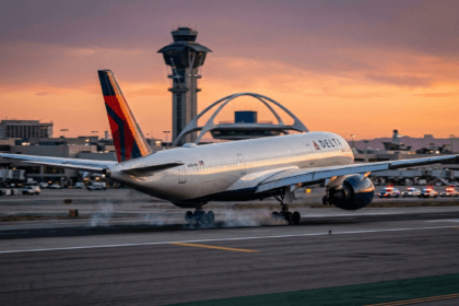 Delta Flight DL275 Diverted LAX
